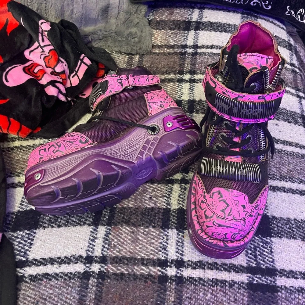 SOLD Pink New Rock Platform - Picture 2 of 6